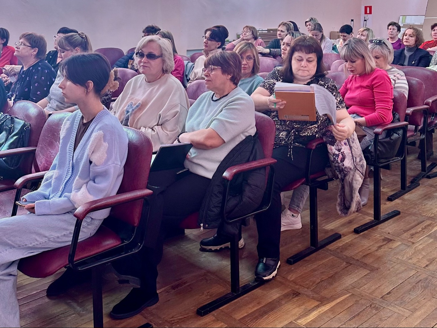 Ведется планомерная работа в рамках серии обучающих мероприятий по антикоррупционному просвещению для руководителей и должностных лиц муниципальных организаций.